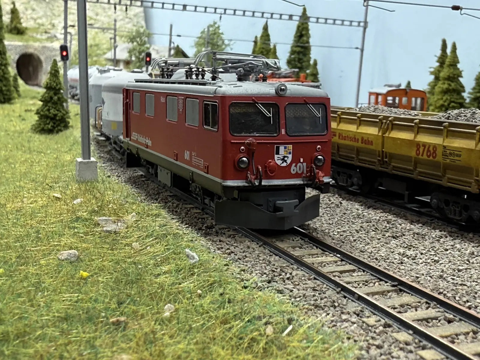 Red RhB railcar on the model railway