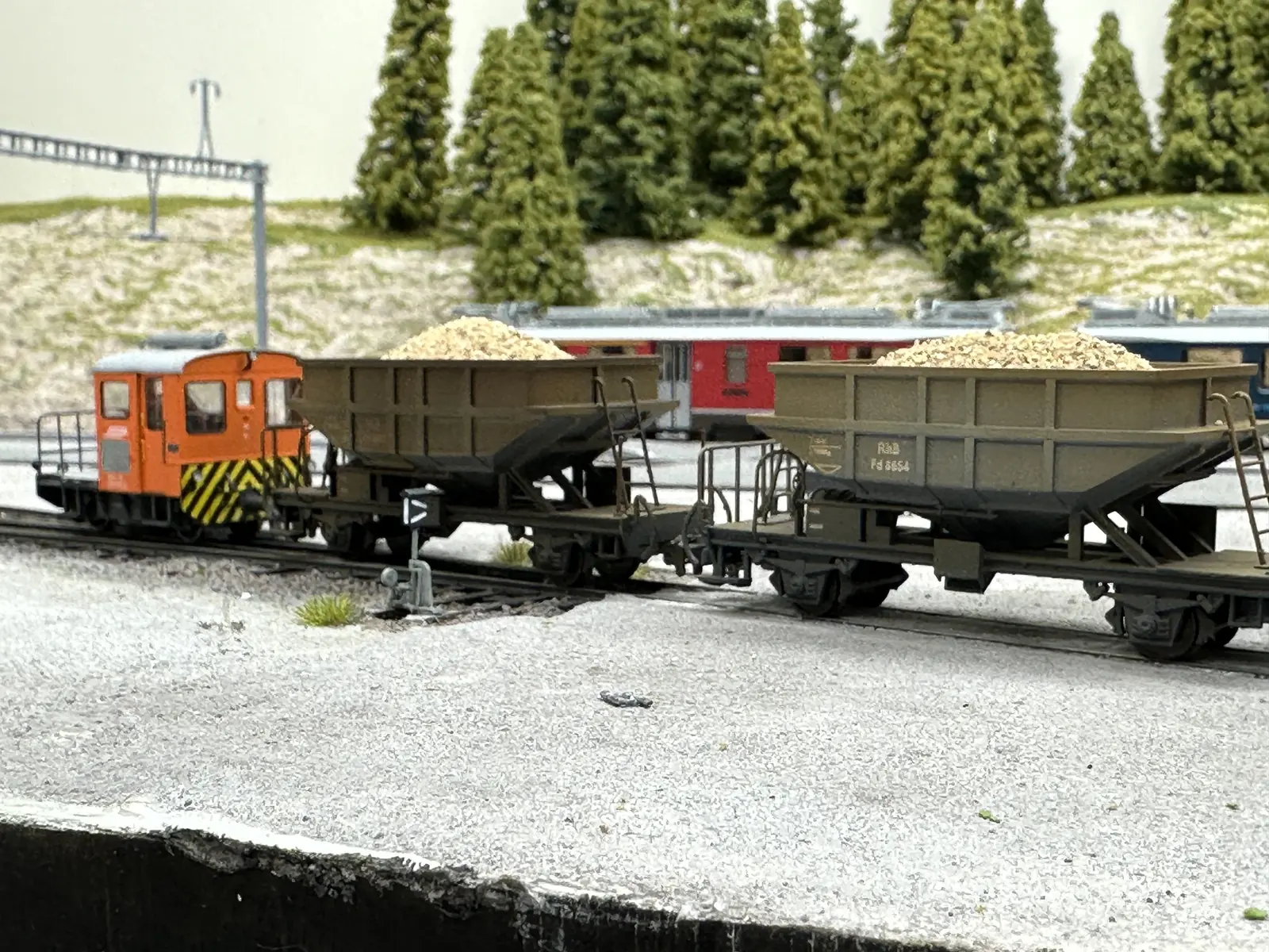 3D-printed later RhB Fd hopper wagons with higher extended sides