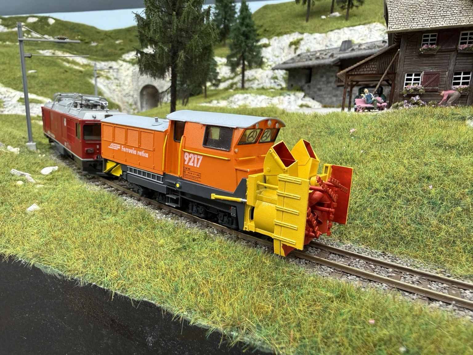 RhB Xrot mt 9217 being pushed through Alpine scenery on David Gormley’s H0m model railway