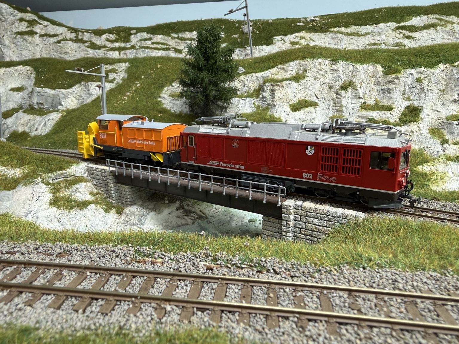 Xrot 9217 and locomotive 802 crossing a bridge